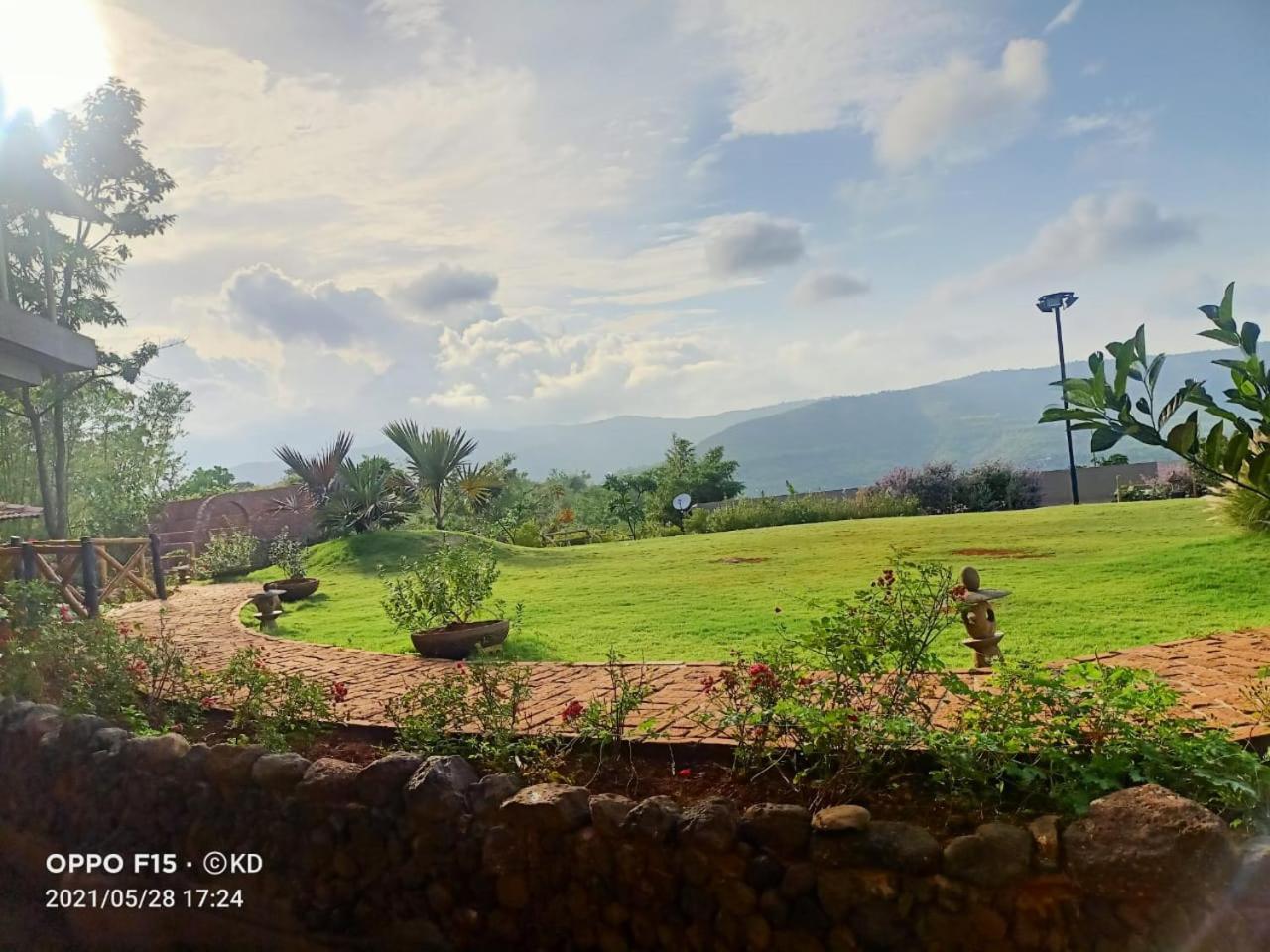 Bamboo And Bricks Resort Welhe Bagian luar foto