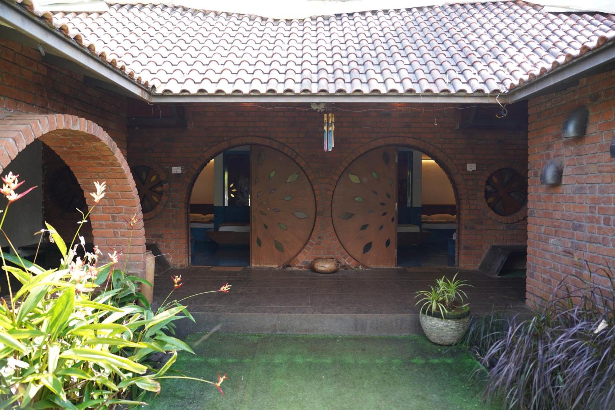 Bamboo And Bricks Resort Welhe Bagian luar foto